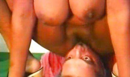 Une il viole sa grand mere porno étudiante aux seins parfaits chevauche une bite