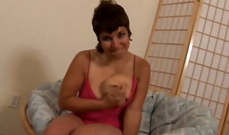 Lucia Siberia se déshabille sur son canapé grand mere petit fils porn marron